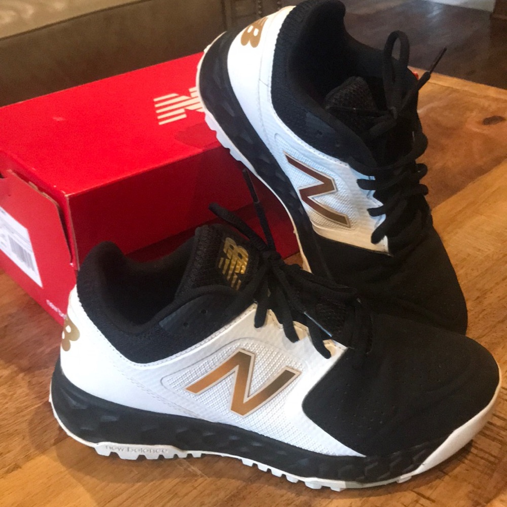 [New Balance] Women’s Fresh Foam Velo 1 Turf Shoes